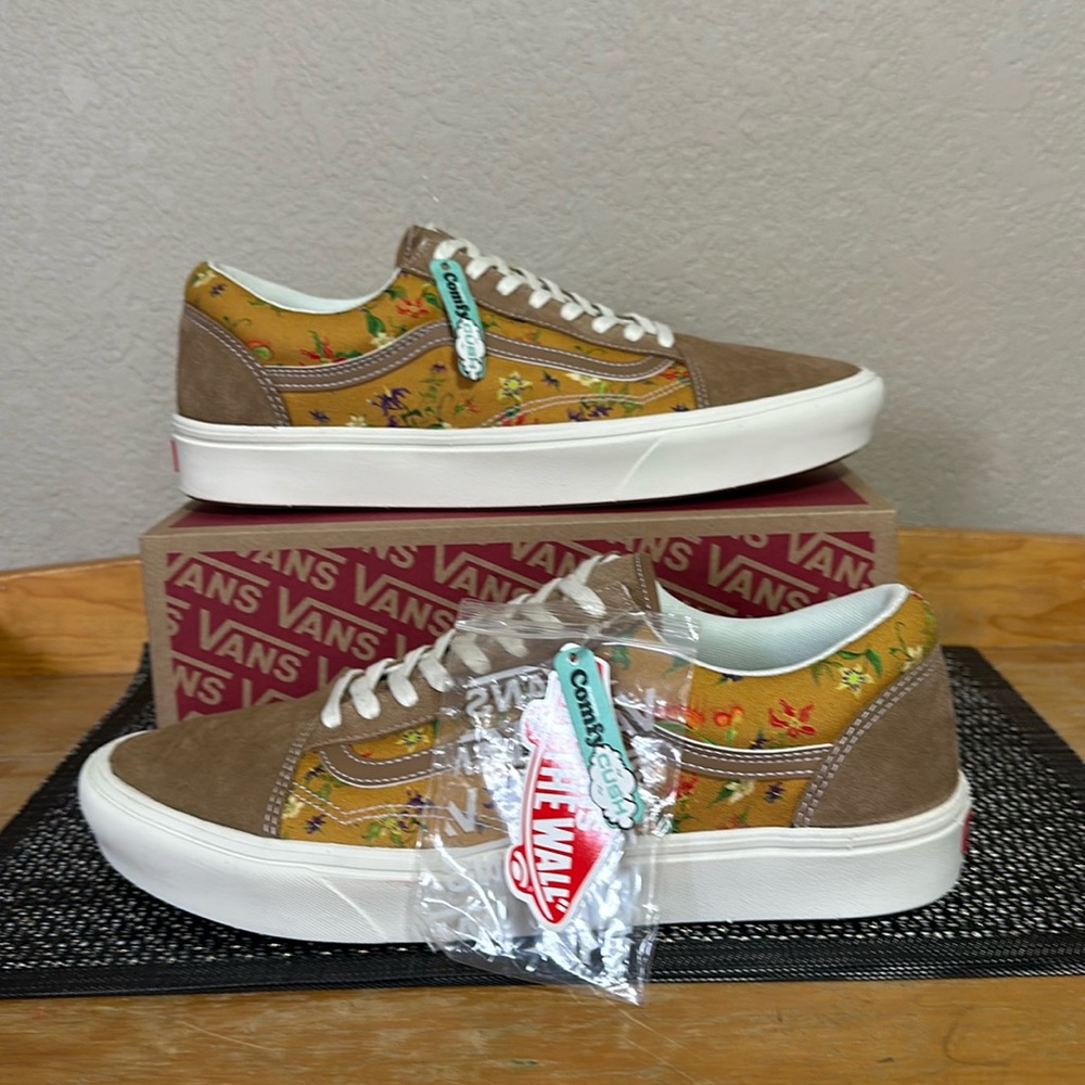 Vans Comfycush Old Skool Fatal Floral Golden Brown men’s size 13